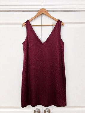 WAYF [$125 USD] Big Bow V-Neck Dress in Burgundy
